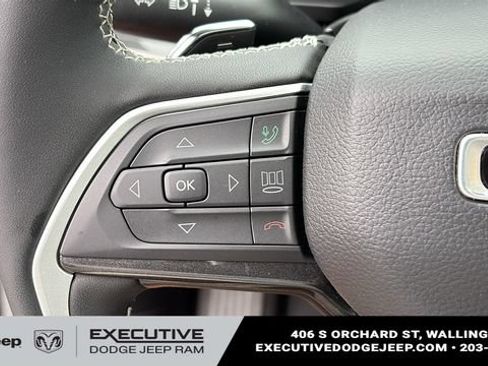 Used 2023 Jeep Grand Cherokee Altitude AWD/4WD image 13