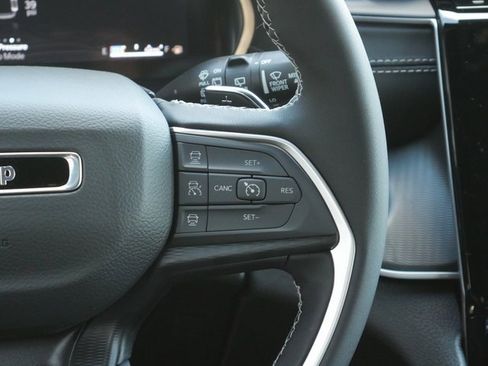 New 2025 Jeep Grand Cherokee L Altitude image 18