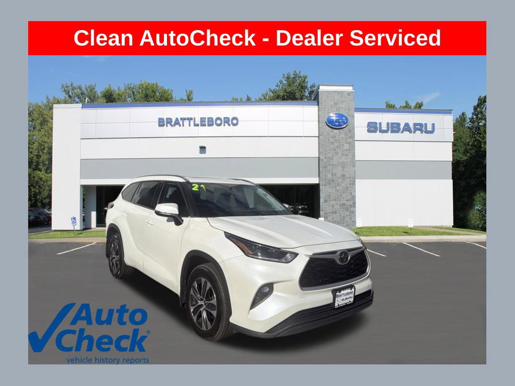 Used 2021 Toyota Highlander XLE AWD/4WD image 1