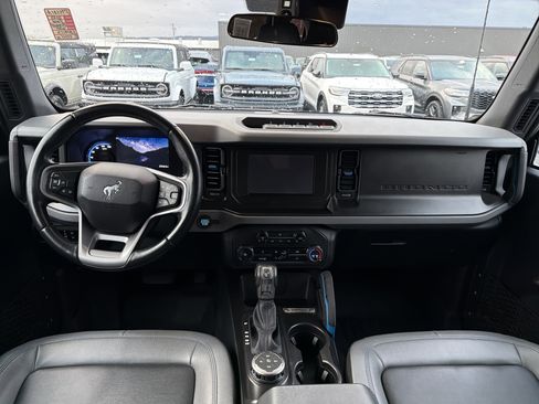 Used 2023 Ford Bronco Black Diamond w/ Sasquatch Package image 9