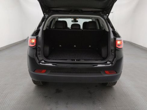 Used 2018 Jeep Compass Latitude w/ Popular Equipment Group image 29