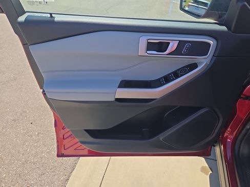 Used 2024 Ford Explorer XLT w/ Equipment Group 202A AWD/4WD image 11