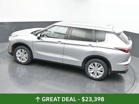 Used 2025 Mitsubishi Outlander ES image 41