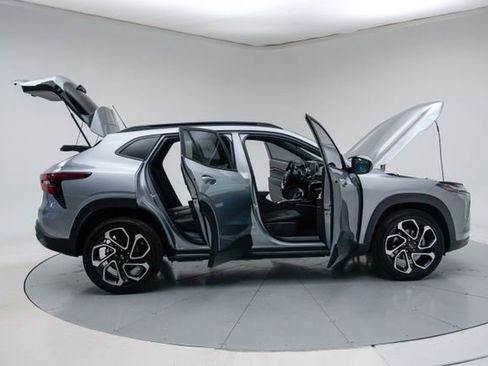 New 2026 Chevrolet Trax RS w/ Sunroof Package FWD image 15