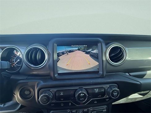 Used 2023 Jeep Wrangler Sahara image 17