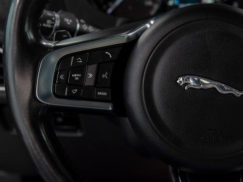 Used 2020 Jaguar F-PACE Prestige image 22