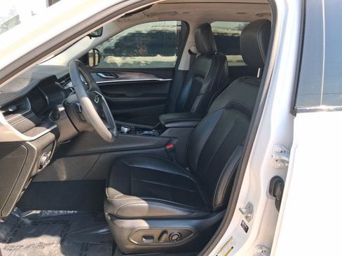 Used 2020 Jeep Grand Cherokee Altitude AWD/4WD image 15