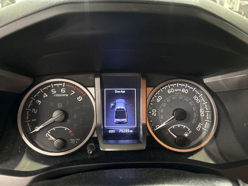 Used 2020 Toyota Tacoma Limited image 2