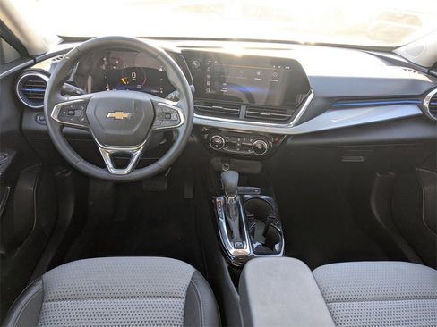 Used 2025 Chevrolet Trax LT w/ LT Convenience Package image 27