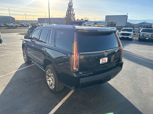 Used 2015 Cadillac Escalade Premium image 10