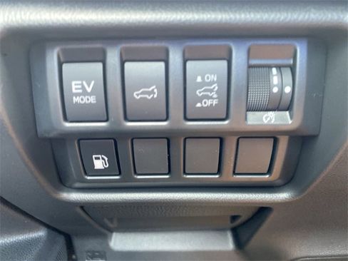 Certified 2025 Subaru Forester Limited w/ Popular Package image 26