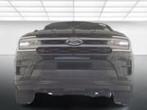 Used 2024 Ford Expedition Max XLT image 3