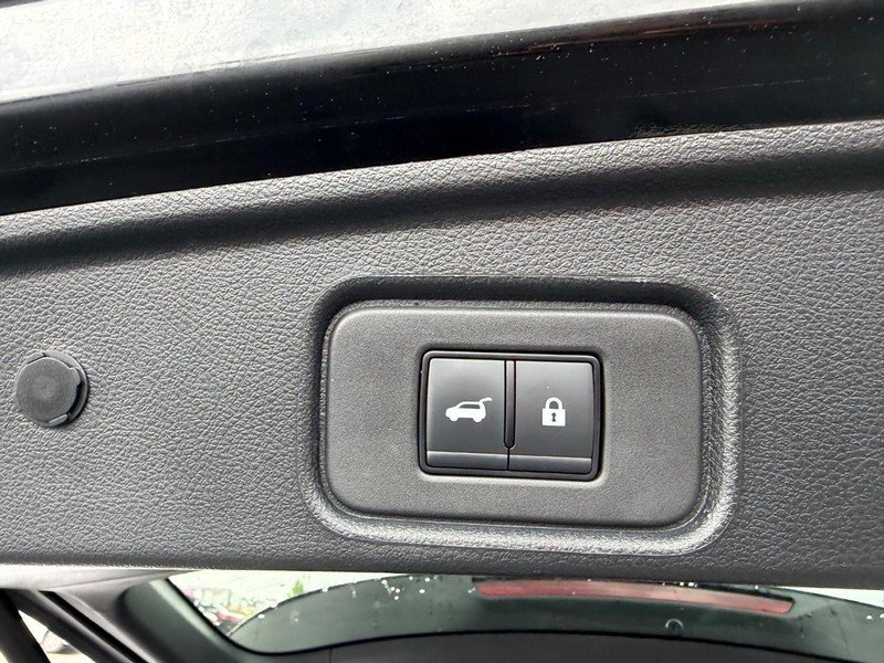 Used 2025 Nissan Pathfinder SL AWD/4WD image 8