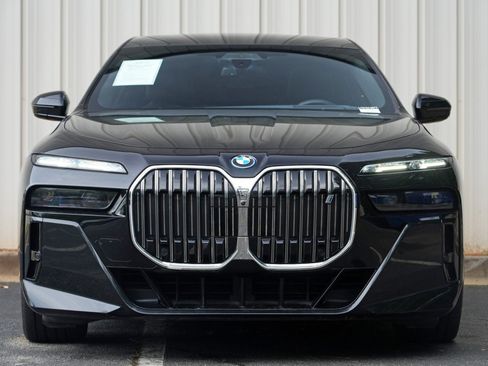 Used 2023 BMW i7 xDrive60 w/ Executive Package 2 AWD/4WD image 7