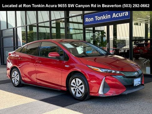 Used 2017 Toyota Prius Prime Premium w/ Preferred Accessory Package FWD image 1