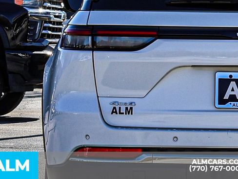 Used 2024 Jeep Grand Cherokee Limited image 12