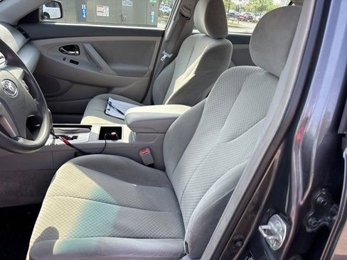 Used 2009 Toyota Camry LE FWD image 13