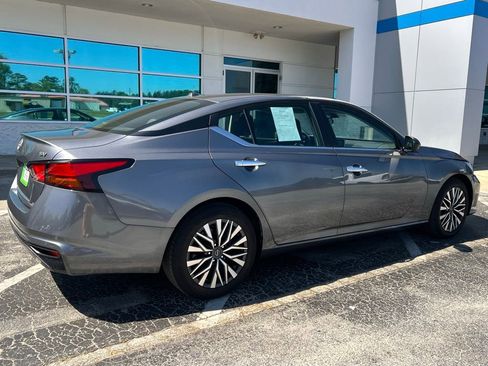 Used 2024 Nissan Altima 2.5 SV image 4