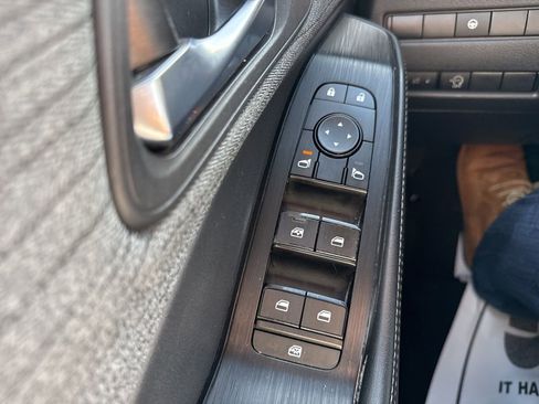 Used 2023 Nissan Rogue SV image 18