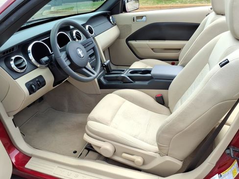 Used 2008 Ford Mustang Deluxe RWD image 13
