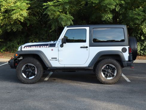 Used 2018 Jeep Wrangler Rubicon AWD/4WD image 6