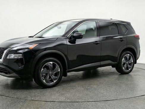 Used 2025 Nissan Rogue SV image 3