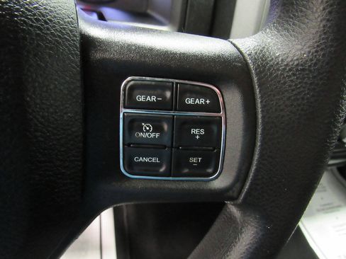Used 2021 RAM 1500 Express AWD/4WD image 39