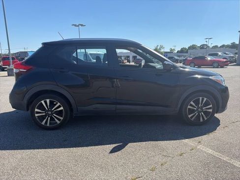 Used 2020 Nissan Kicks SV FWD image 3