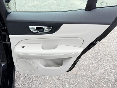 Used 2020 Volvo S60 T5 Momentum w/ Protection Package image 38