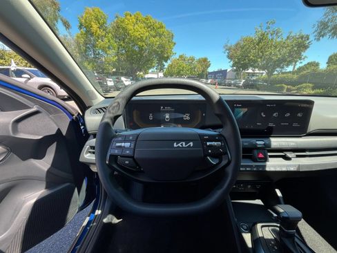Used 2025 Kia K4 FWD image 33
