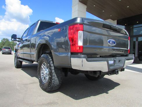 Used 2019 Ford F250 XLT image 3
