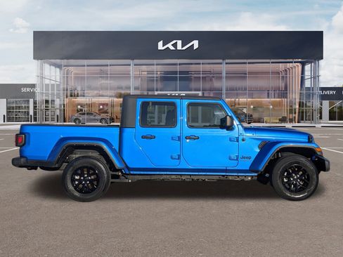 Used 2021 Jeep Gladiator Sport image 3