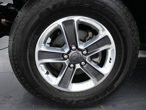 Used 2021 Jeep Wrangler Unlimited Sahara AWD/4WD image 30
