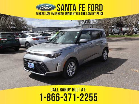 Used 2023 Kia Soul LX image 1