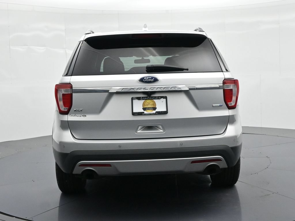 Used 2017 Ford Explorer XLT w/ Equipment Group 201A AWD/4WD image 7