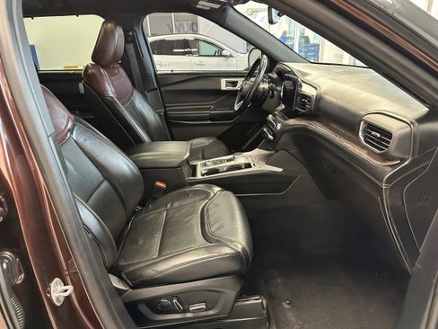 Used 2020 Ford Explorer Platinum AWD/4WD image 15