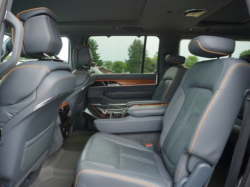 Used 2022 Jeep Grand Wagoneer Series II w/ Convenience Group III AWD/4WD image 4
