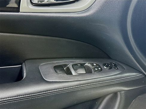 Used 2018 Nissan Pathfinder S image 18