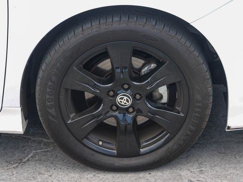 Used 2020 Toyota Sienna SE w/ Nightshade Edition FWD image 16