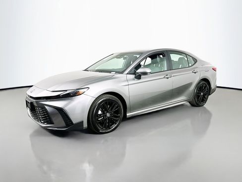 Certified 2025 Toyota Camry SE AWD/4WD image 3