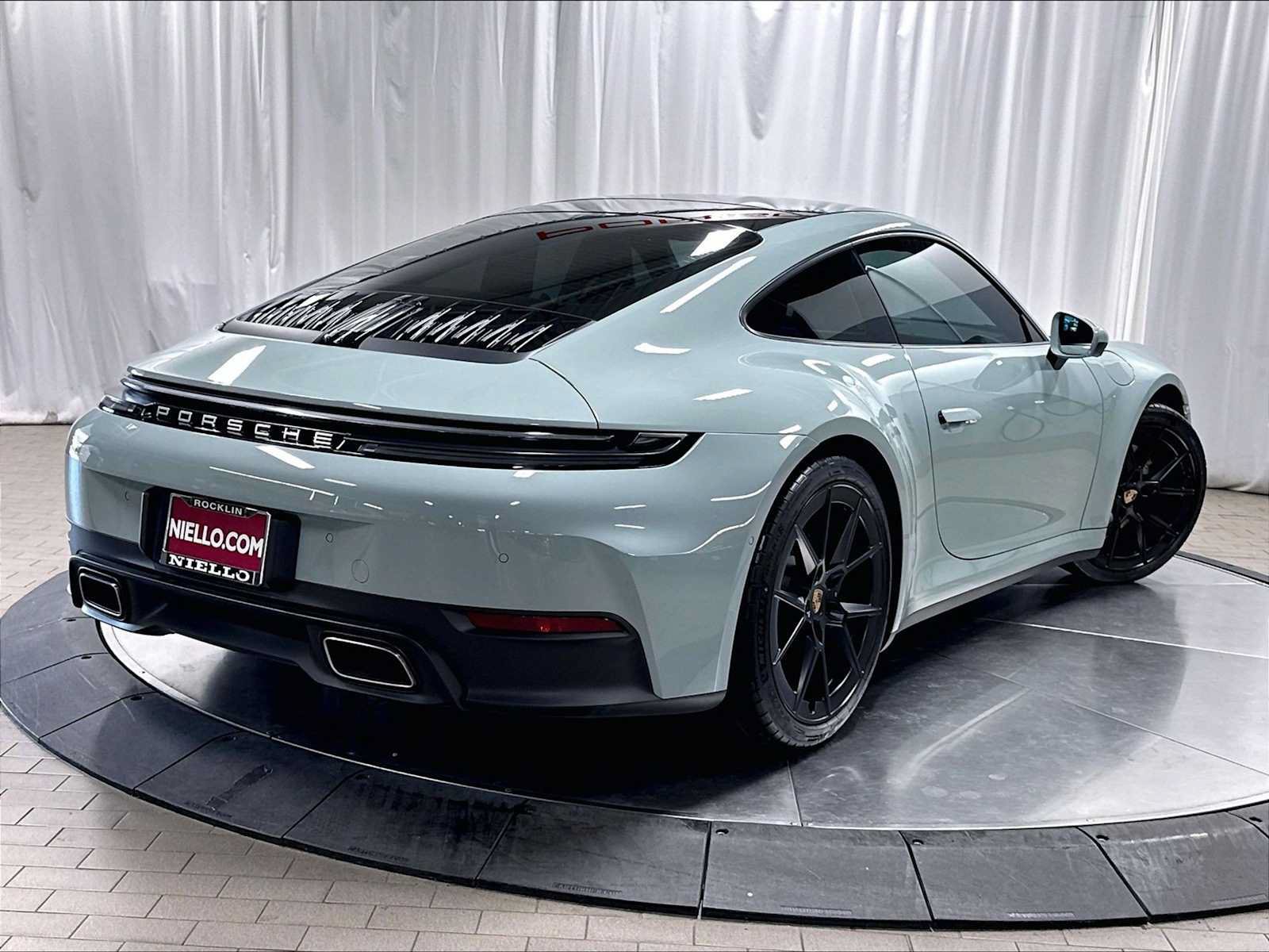 Used 2025 Porsche 911 Carrera RWD image 10
