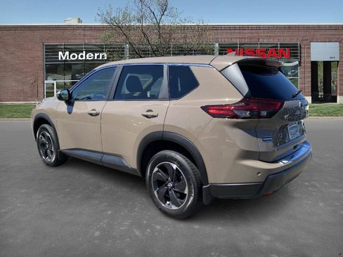 Certified 2024 Nissan Rogue SV image 2