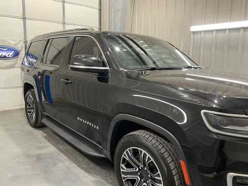 Used 2022 Jeep Wagoneer Series III image 4