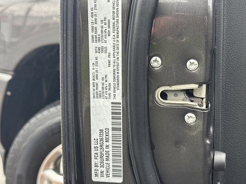 Used 2024 RAM 2500 Laramie image 33