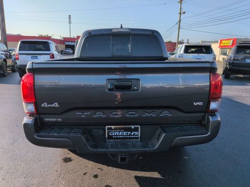 Used 2020 Toyota Tacoma SR AWD/4WD image 4