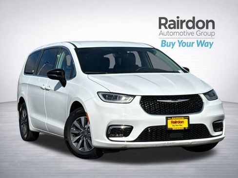 Used 2024 Chrysler Pacifica Limited FWD image 1