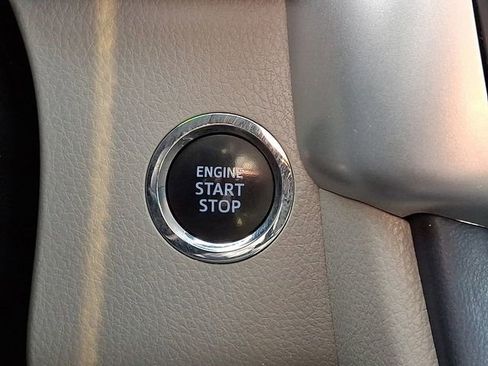 Used 2019 Toyota Highlander XLE image 27