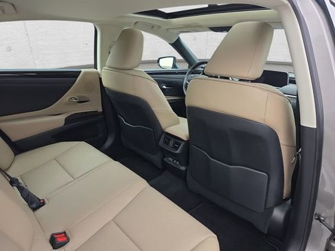 Used 2019 Lexus ES 350 w/ Premium Package image 11