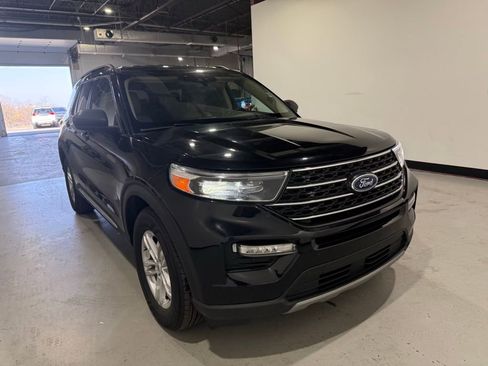 Used 2023 Ford Explorer XLT w/ Equipment Group 202A image 4