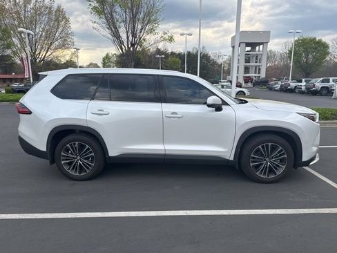 Used 2025 Toyota Grand Highlander AWD Hybrid image 4